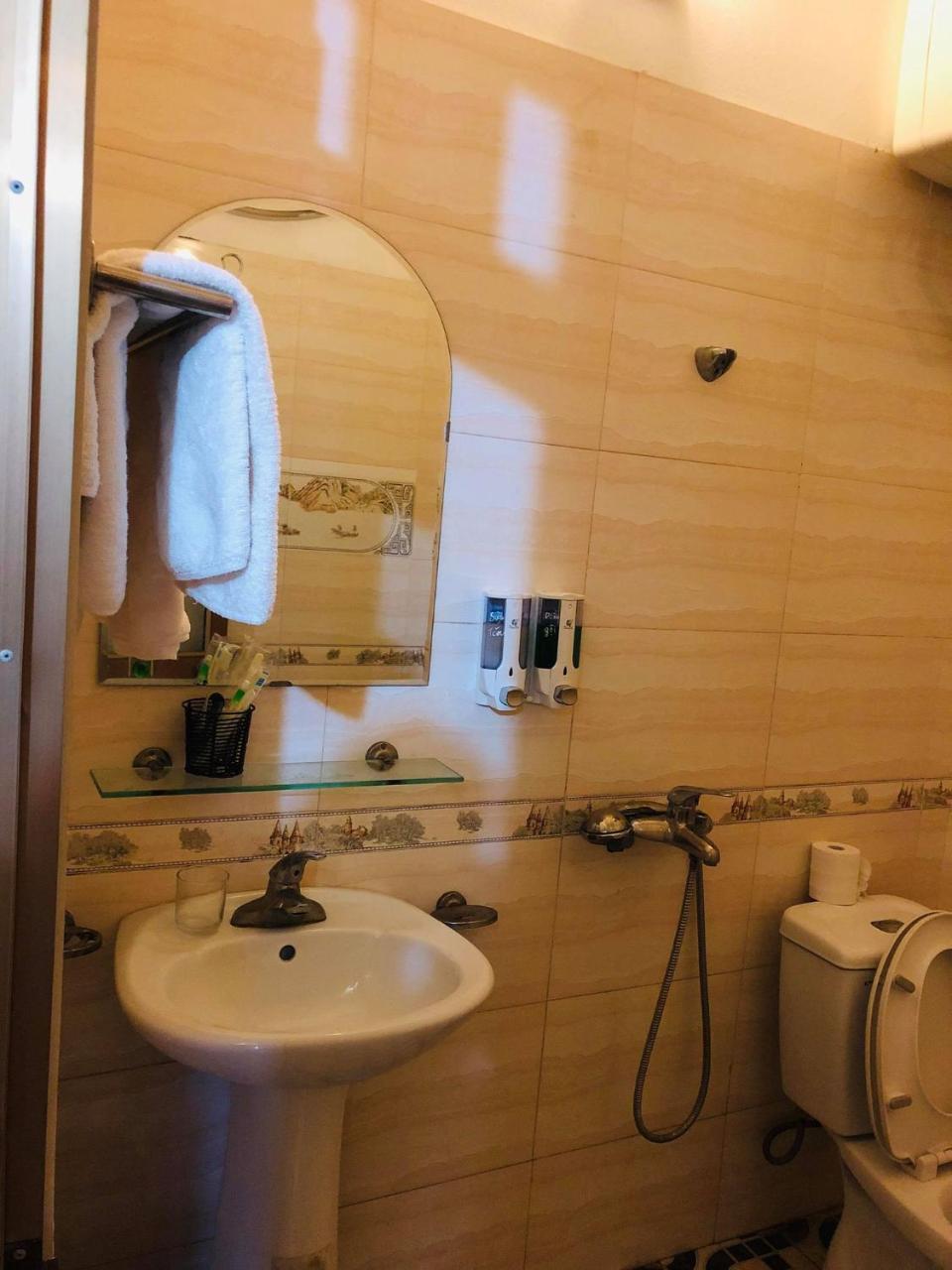 Hung Thinh Hotel Ban Gum Екстер'єр фото